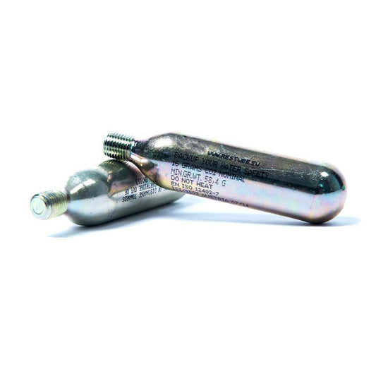 Cartucho de metal cincado con gas tipo CO2 en su interior, y con Rosca. Esta versión de cartuchos contienen 16gr de gas cada uno. Estos cartuchos son resistentes al agua salada, para asegurar funcionalidad durante el entrenamiento en el agua de los dispositivos RESTUBE